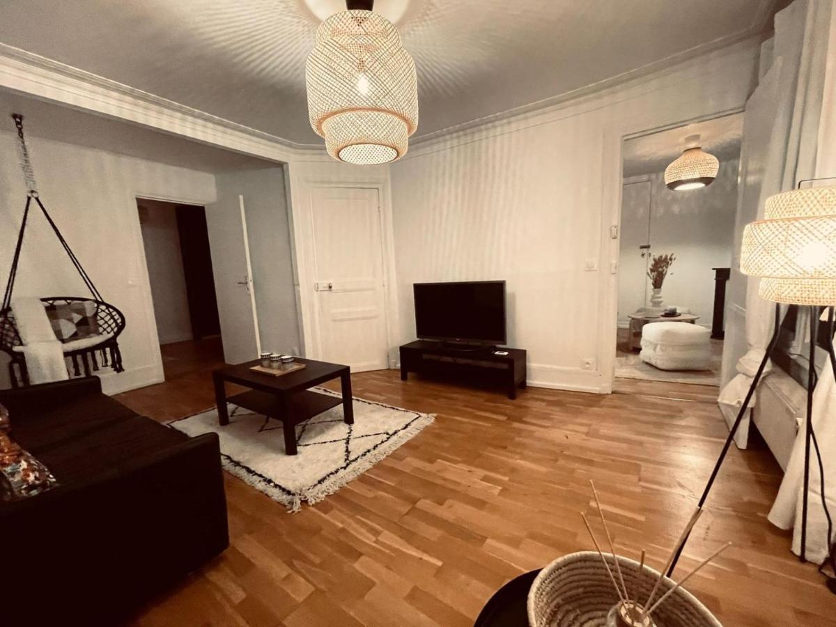 Chic Apartment On The Famous Shopping Rue Du Faubourg Saint-Honore Street Paris Exterior foto
